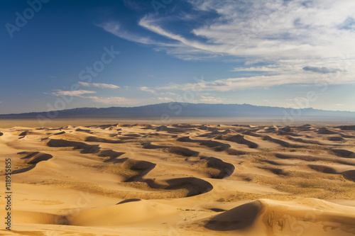Fototapeta Naklejka Na Ścianę i Meble -  Beautiful view of the dunes of the Gobi Desert. Mongolia.