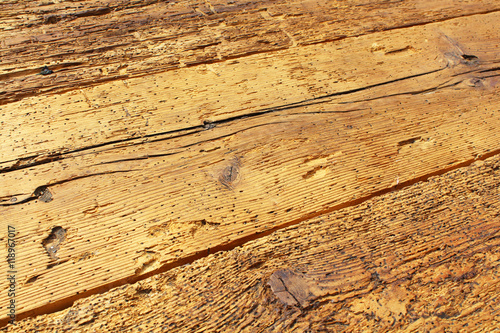 Planches en bois piqué