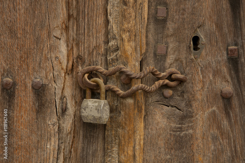 Fototapeta Naklejka Na Ścianę i Meble -  padlock on an old wooden door