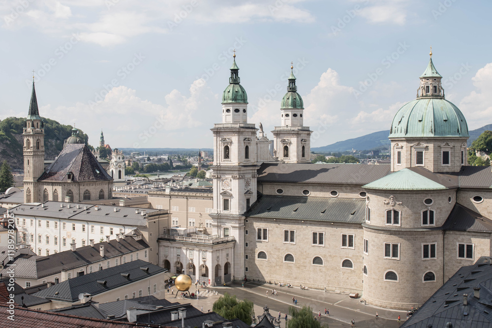 Panorama Salzburga - widok na kościół