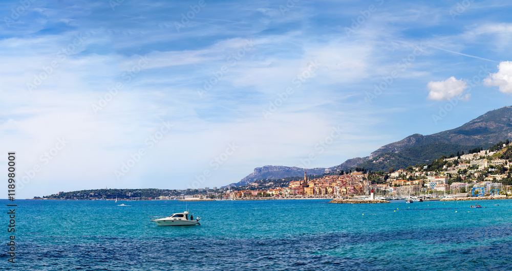 Obraz premium Large view of the Mediterranean Sea and the city of Menton