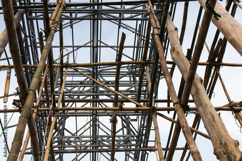 Low angle structures within the scaffold.