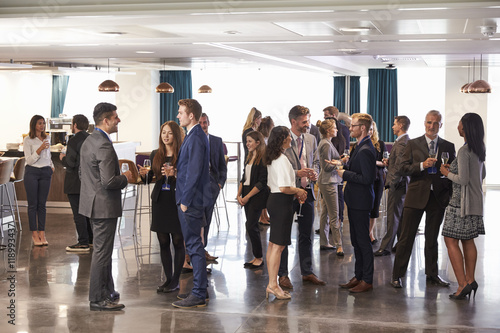 Fotografia Delegates Networking At Conference Drinks Reception