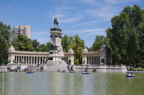 monument alfonso XII parc el retiro madrid