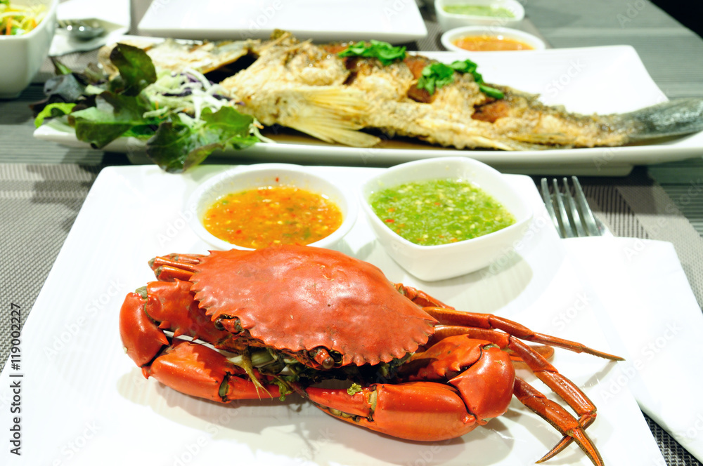 Sea crab and snapper seafood set with spicy sauce Sea crab and snapper seafood set with spicy sauce