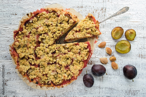 Pflaumenstreuselkuchen photo