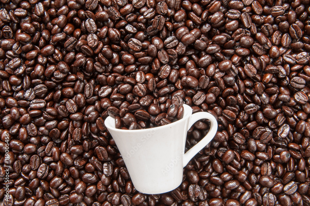 Fototapeta premium Coffee mug on coffee beans.