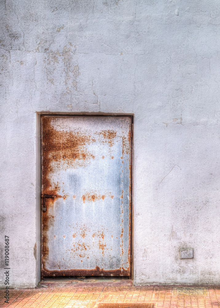 Naklejka premium old metal door