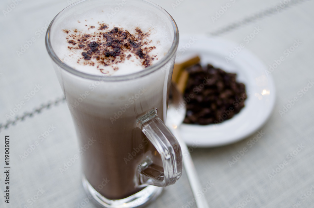 kawa latte z cynamonem kawa latte z cynamonem