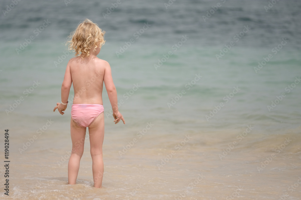 Fototapeta premium Kind am strand
