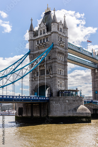 Tower Bridge (1886–1894) - iconic symbol of London.