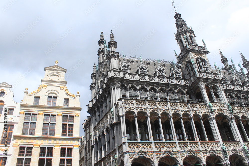 Brüsseler Prachtbauten / Maison du Roi und Zunfthäuser an der Nordostseite des Grand´ Place im Herzen von Brüssel