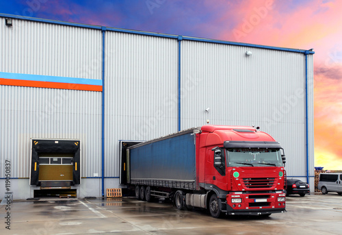 Tela Truck in loading docks