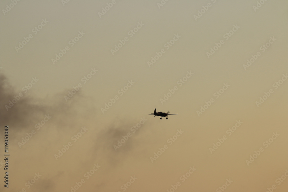 Flugzeug im Sonnenuntergang Flugzeug im Sonnenuntergang