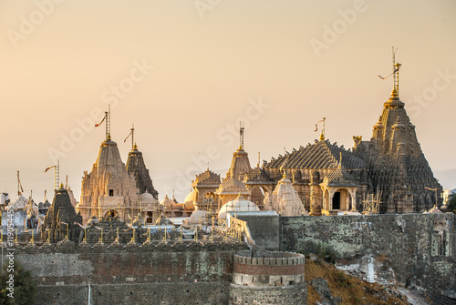 Tableau sur toile Jain temples on top of Shatrunjaya hill