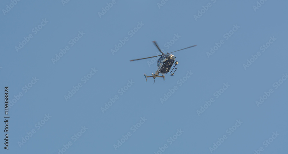 Polizeihubschrauber im Flug Polizeihubschrauber im Flug