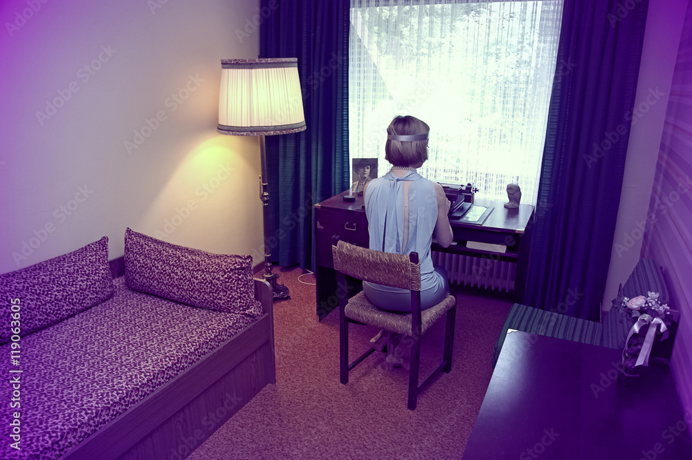 Fototapeta premium Frau am Schreibtisch