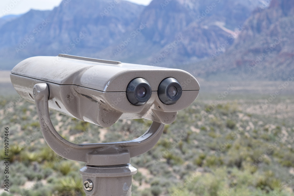Die Weite der Wüste genießen. Aussichtspunkt bei den Red Rocks nahe Las Vegas. Die Weite der Wüste genießen. Aussichtspunkt bei den Red Rocks nahe Las Vegas.