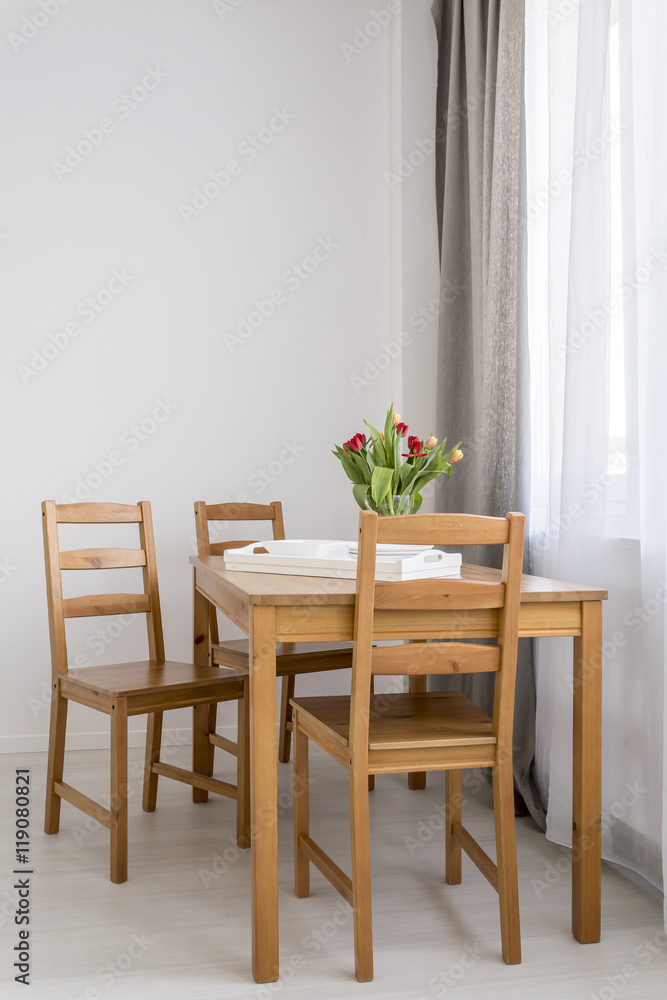 Simple and functional dining room idea