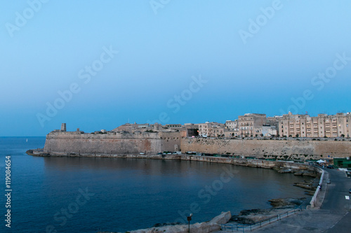 Fototapeta Naklejka Na Ścianę i Meble -  Вечерний вид на Валетту, Мальта