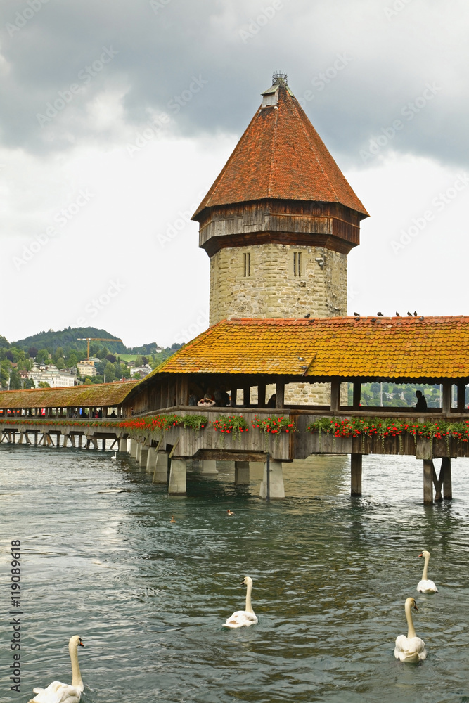 Naklejka premium Kapellbrucke - Chapel Bridge over Reussin in Lucerne. Switzerland