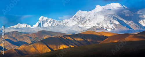 Photo Panorama of Eight-chiliarch Shisha-Pangma in Tibet, Himalayas. L