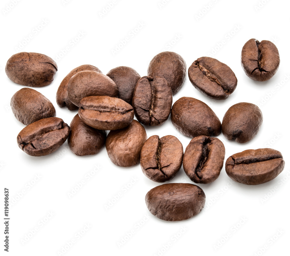 Naklejka premium roasted coffee beans isolated in white background cutout