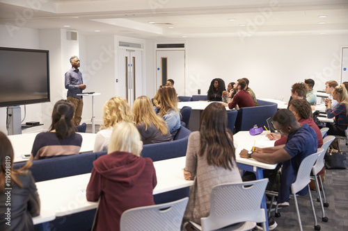 Fotografia, Obraz University students study in a classroom with male lecturer