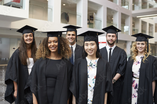 Εκτύπωση καμβά Group portrait of university graduates in cap and gown