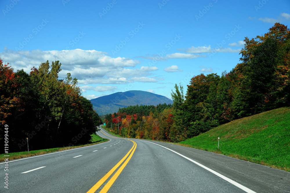 Fototapeta premium winding high way in Green Mountain area in autumn