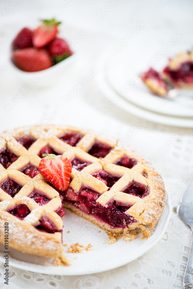 Apple, Strawberry and Blackberry Lattice Pie Apple, Strawberry and Blackberry Lattice Pie