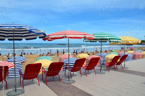 façade maritime et parasols, Biarritz