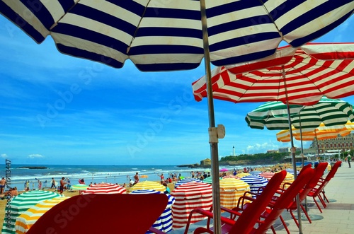 façade maritime et parasols, Biarritz