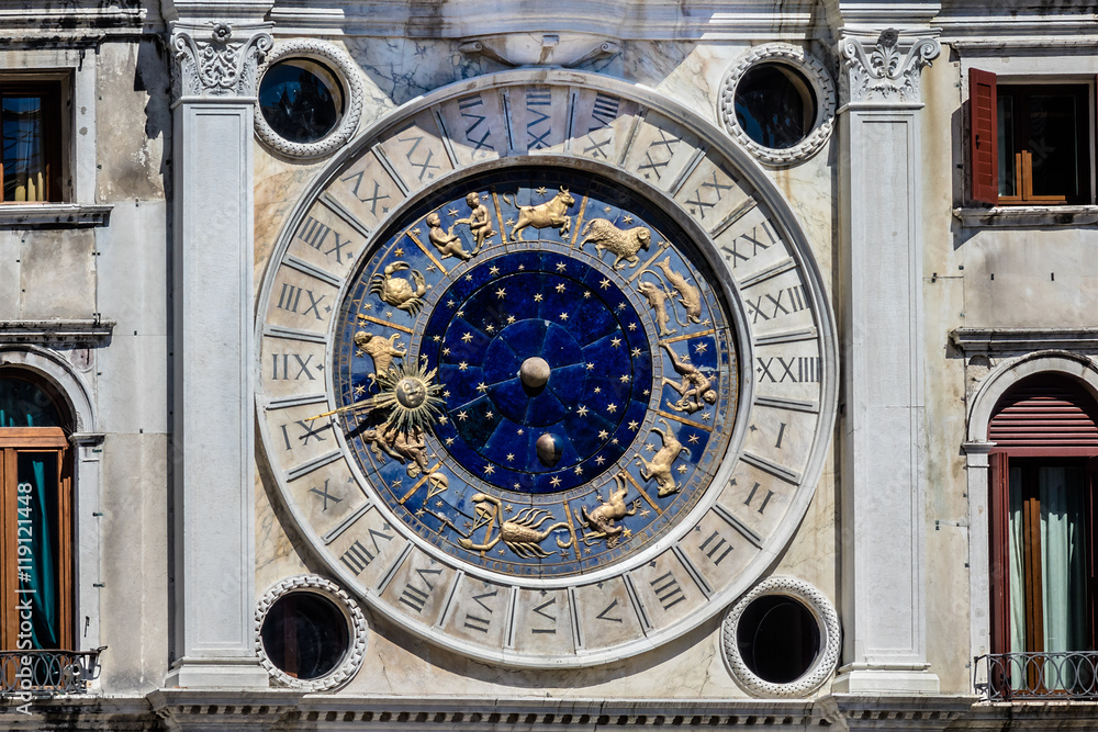 Obraz premium Zodiac clock Tower with winged lion and two moors (1497). Venice