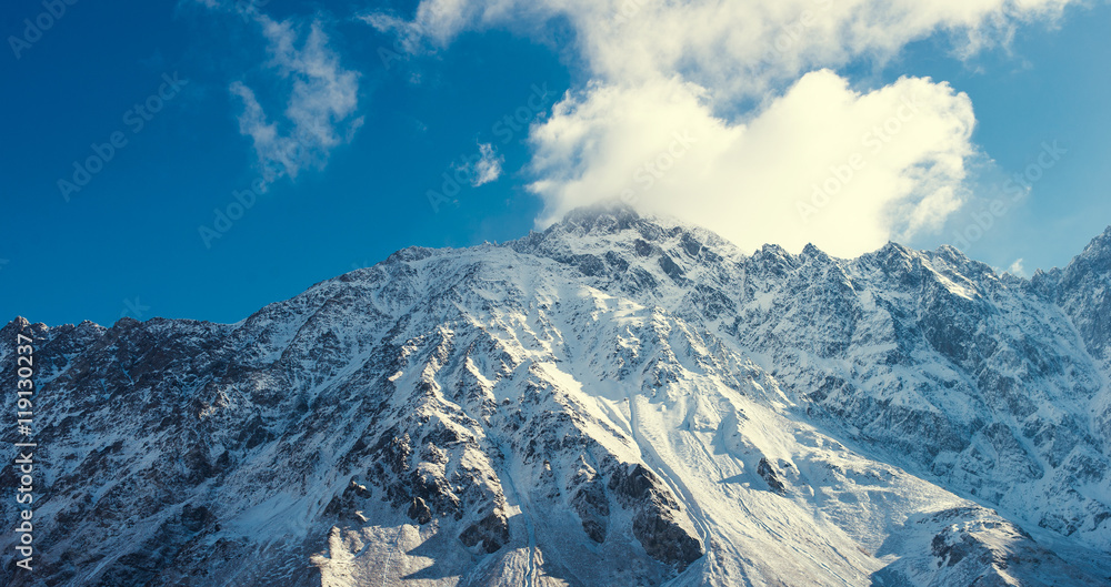 Naklejka premium view of the mountain 