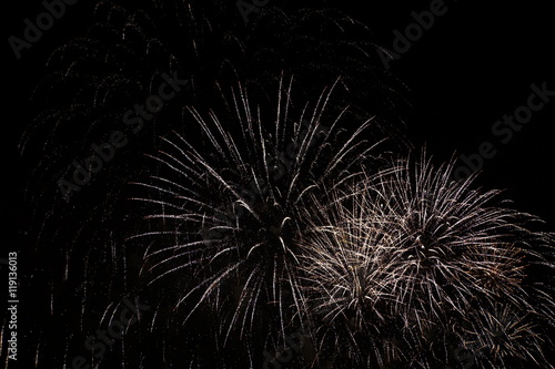 Feuerwerk am nächtlichen Himmel