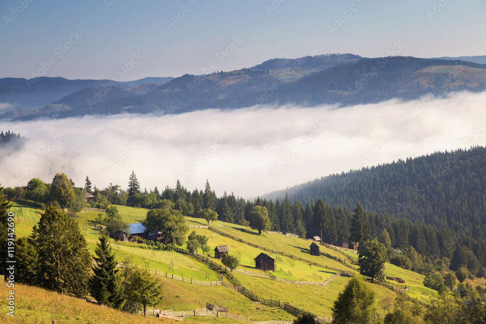 Obraz premium Beautiful foggy morning in the romanian village, in Bucovina