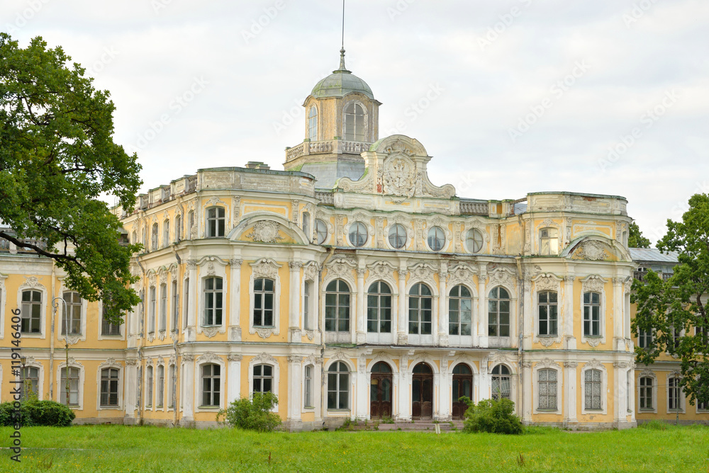 Baroque palace in the estate Znamenka.