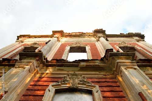 Ruin palace in the estate Znamenka. photo