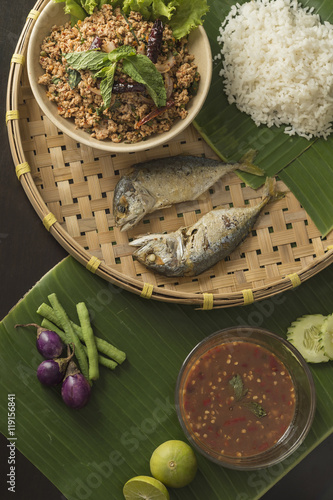 Thai's fried mackerel with vegetables and sauce