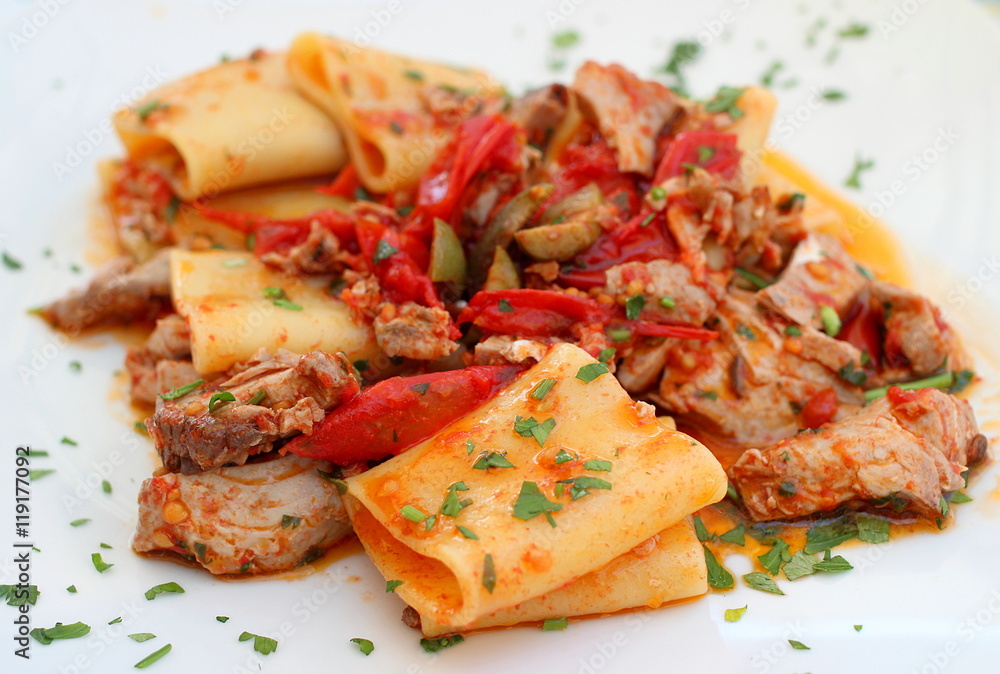 Paccheri al tonno fresco con pomodorini Paccheri al tonno fresco con pomodorini