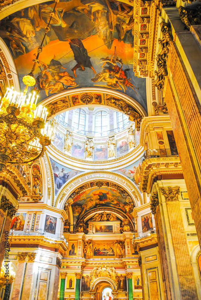 Fototapeta premium magnificent interior of St. Isaac's Cathedral in St. Petersburg