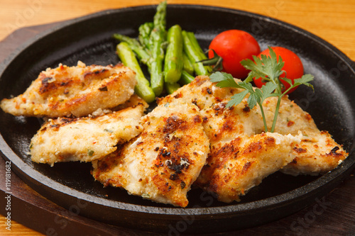 鶏肉の香草パン粉焼き