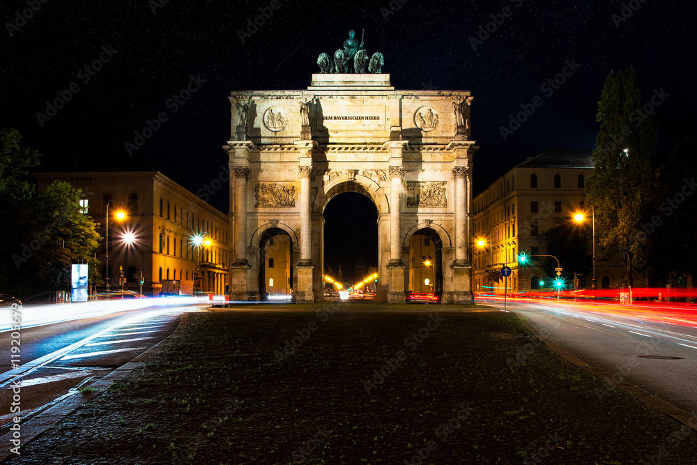 Fototapeta premium Munich Siegstor Landmark Monument Long Exposure Night