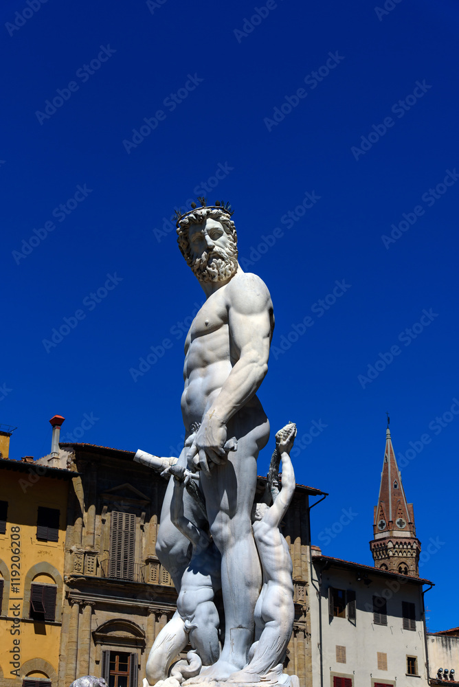 Fototapeta premium fountain of Neptune in Piazza della Signoria, Florence, italy