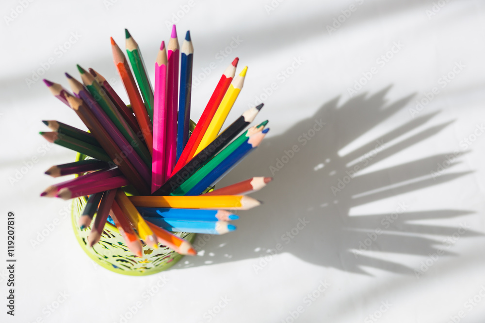 Obraz premium colored pencils and felt-tip pens on a white background