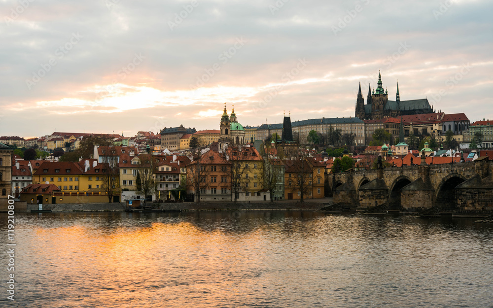 Prague Castle and St. Vitus cathedral in twilight with dramatic