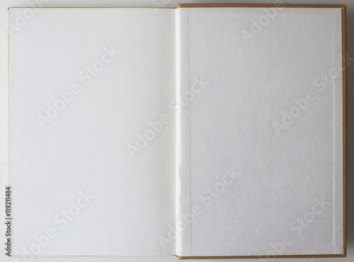Konstfotografi Blank book opened to the first page.