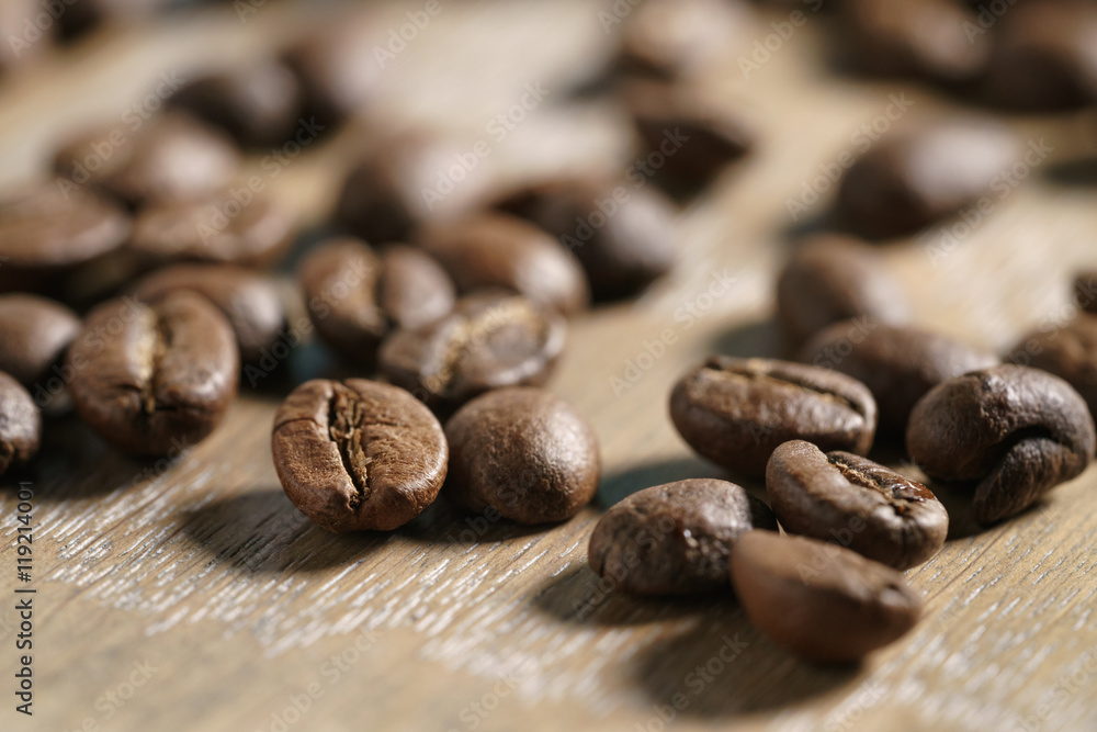 Fototapeta premium coffee beans on oak wood background