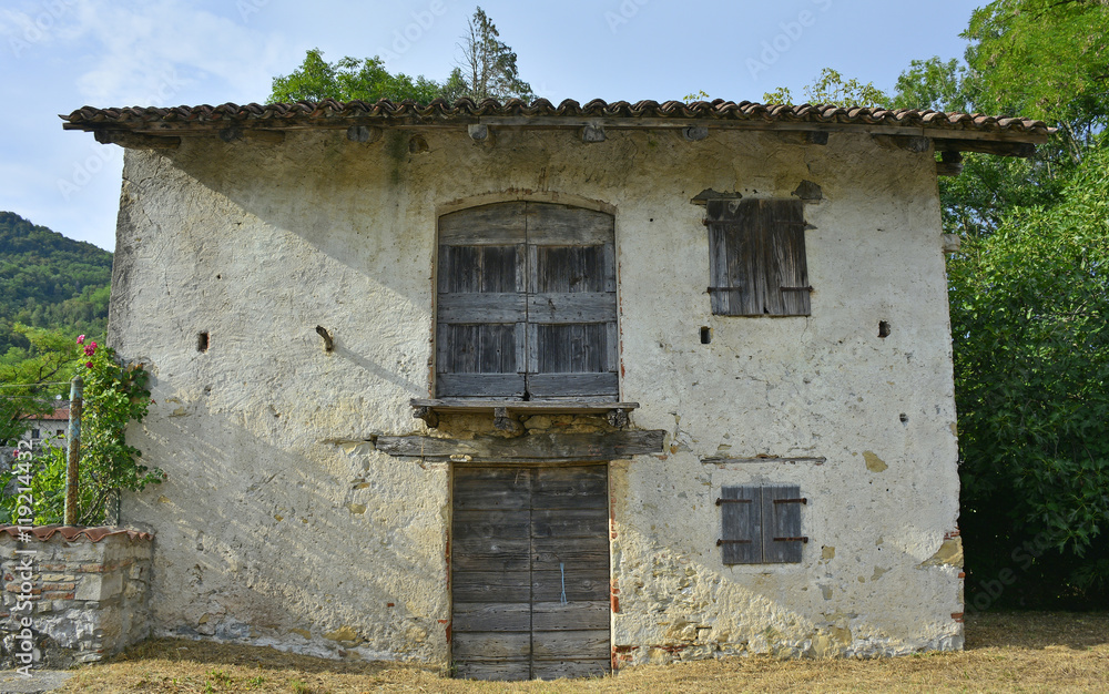 An old historic farm building in the small Italian village of Vernasso in Friuli Venezia Giulia, north east Italy.
An old historic farm building in the small Italian village of Vernasso in Friuli Venezia Giulia, north east Italy.